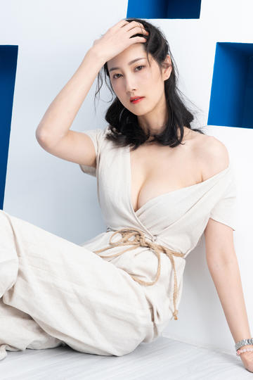 大胸年轻的女教师5中字